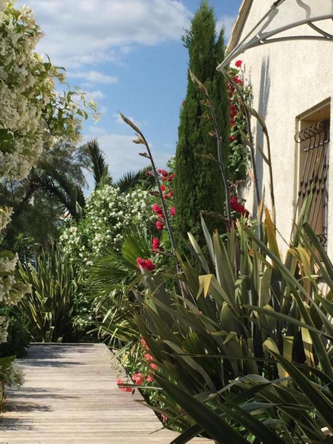 La Villa Vaihere En Camargue, L'Hibiscus Et Le Magnolia Saintes-Maries-de-la-Mer Eksteriør bilde